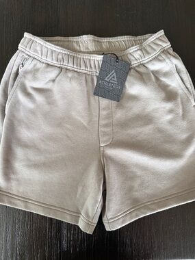 New NWT ATHLETEGY Vintage Terry Shorts in Light gray Men’s size small
